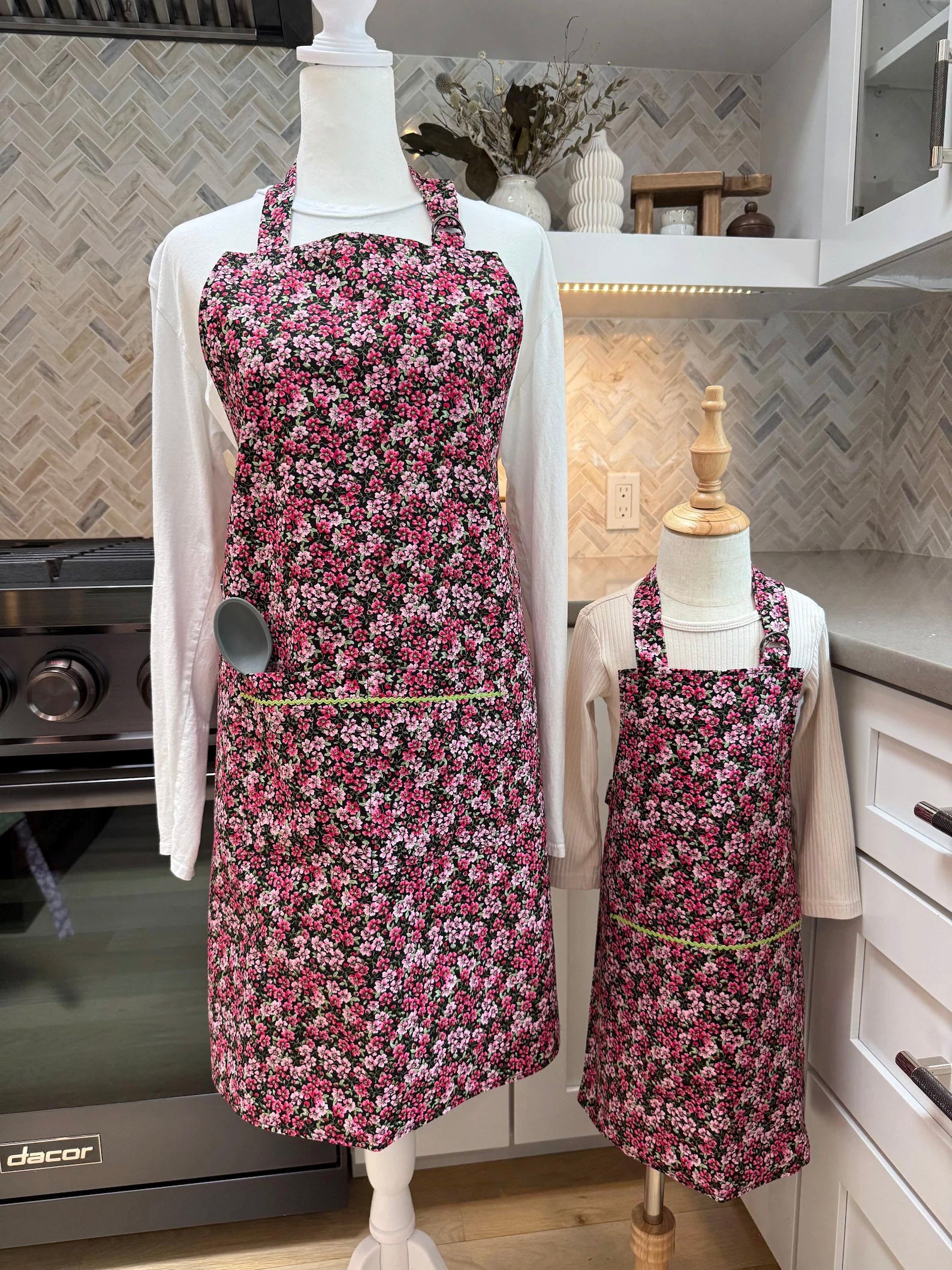 Mommy and Me Apron Set - 100% Cotton - Floral Cascade