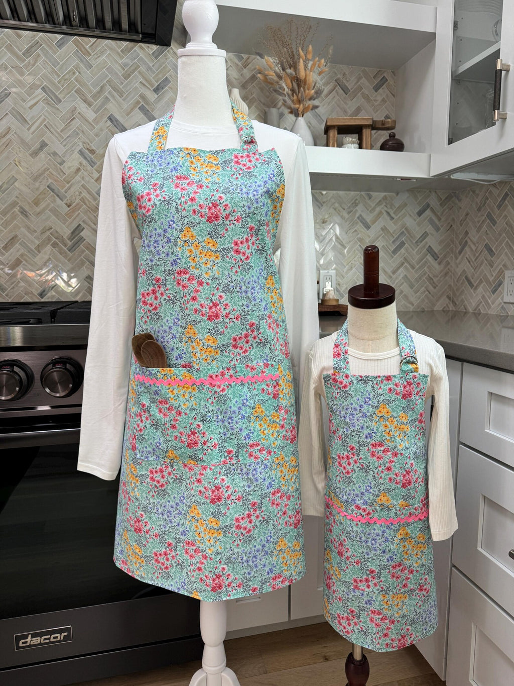 Mommy and Me Apron Set - 100% Cotton - Flower Garden