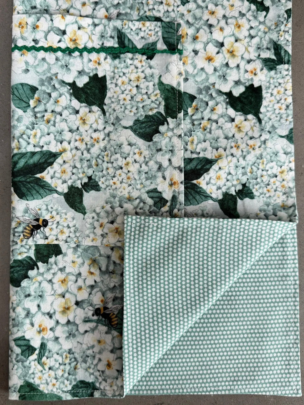 Mommy and Me Apron Set - 100% Cotton - Bees At Work
