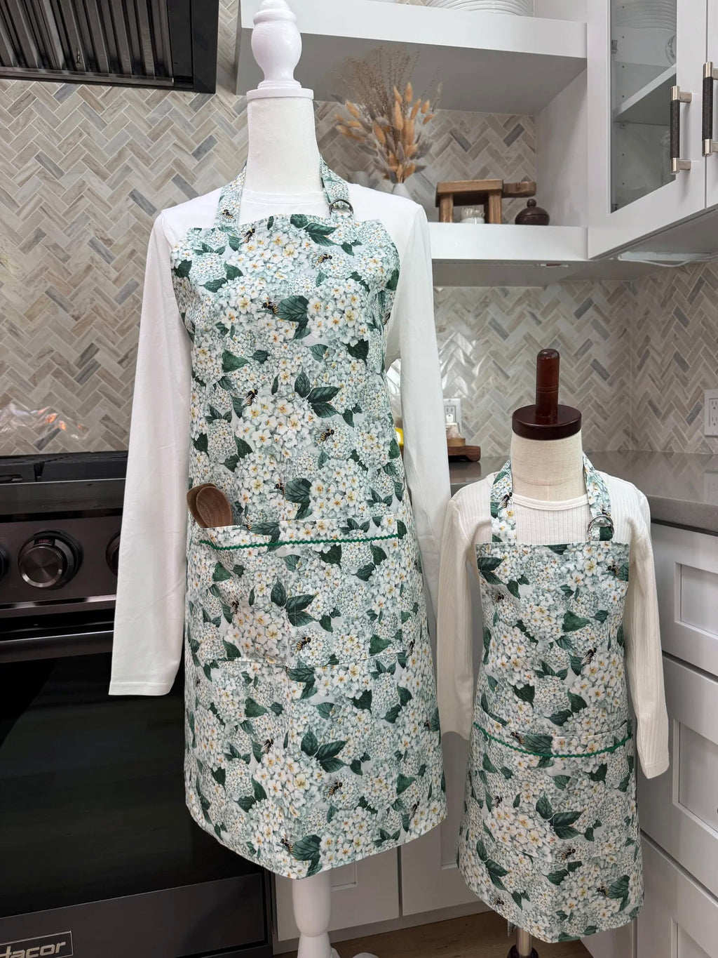 Mommy and Me Apron Set - 100% Cotton - Bees At Work