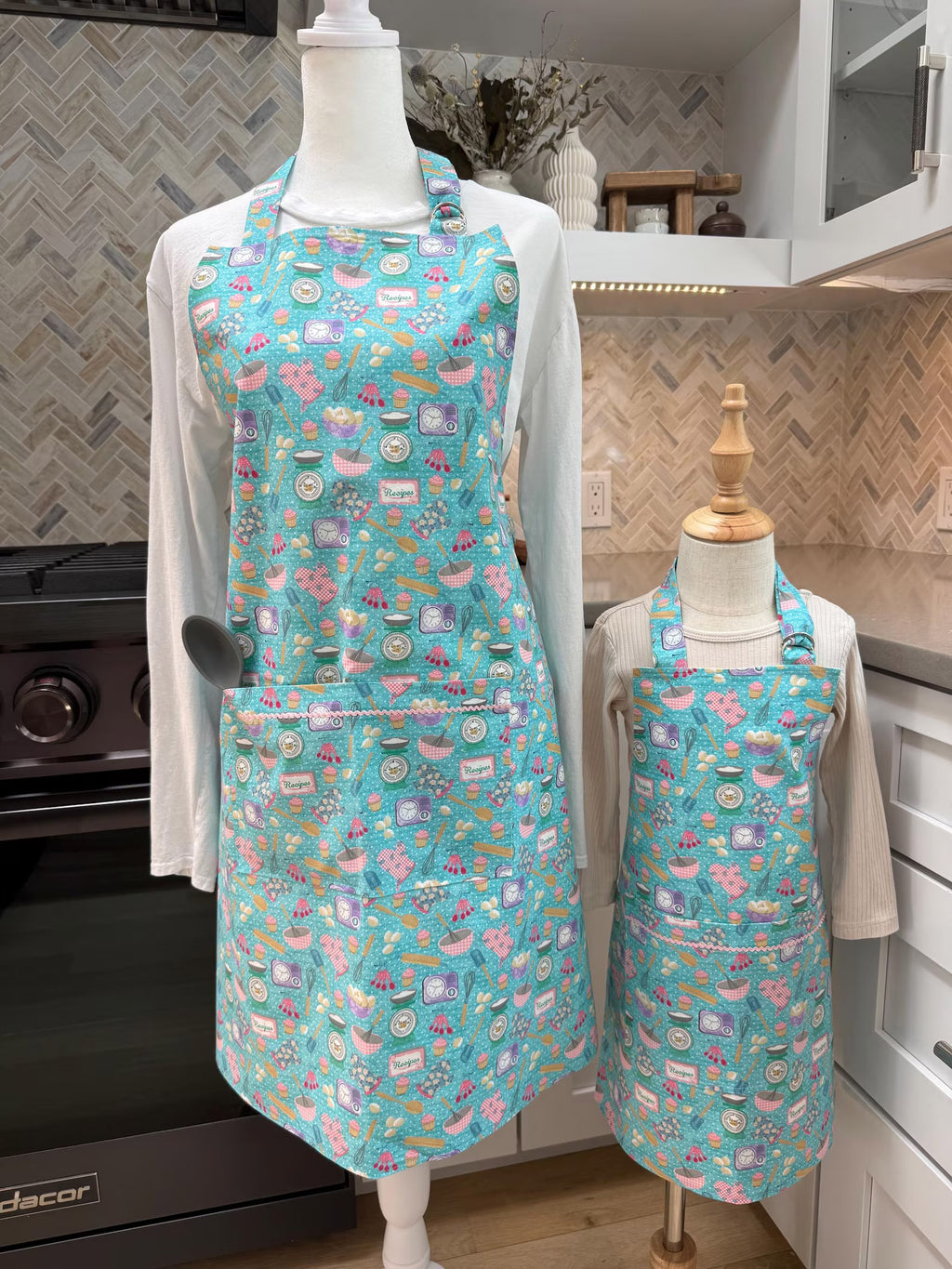 Mommy and Me Apron Set - 100% Cotton - Cooking Time