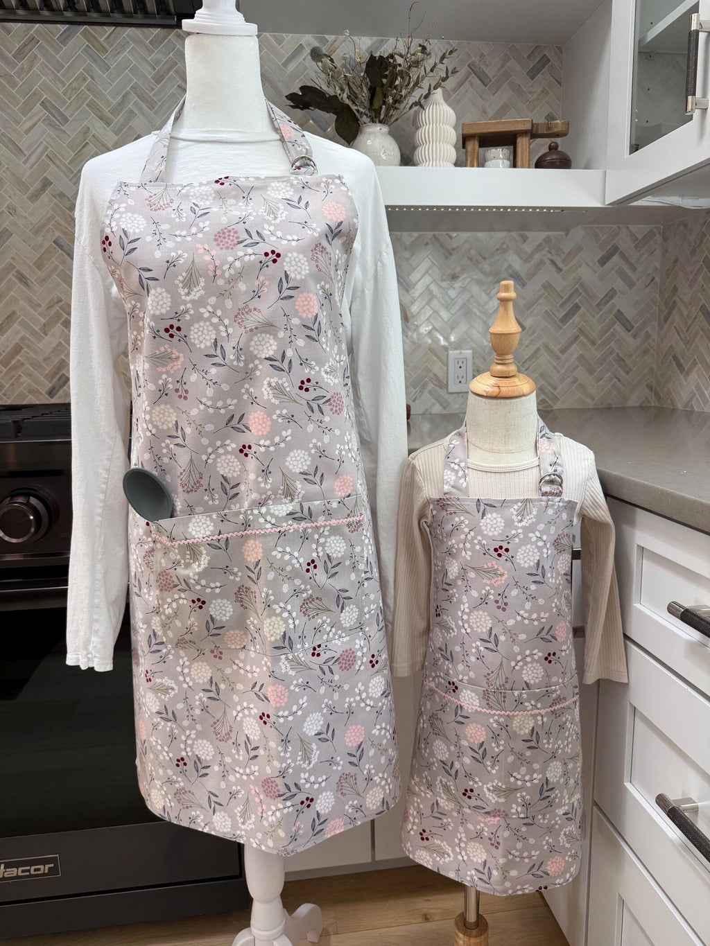 Mommy and Me Apron Set - 100% Cotton - Floral Fantasy
