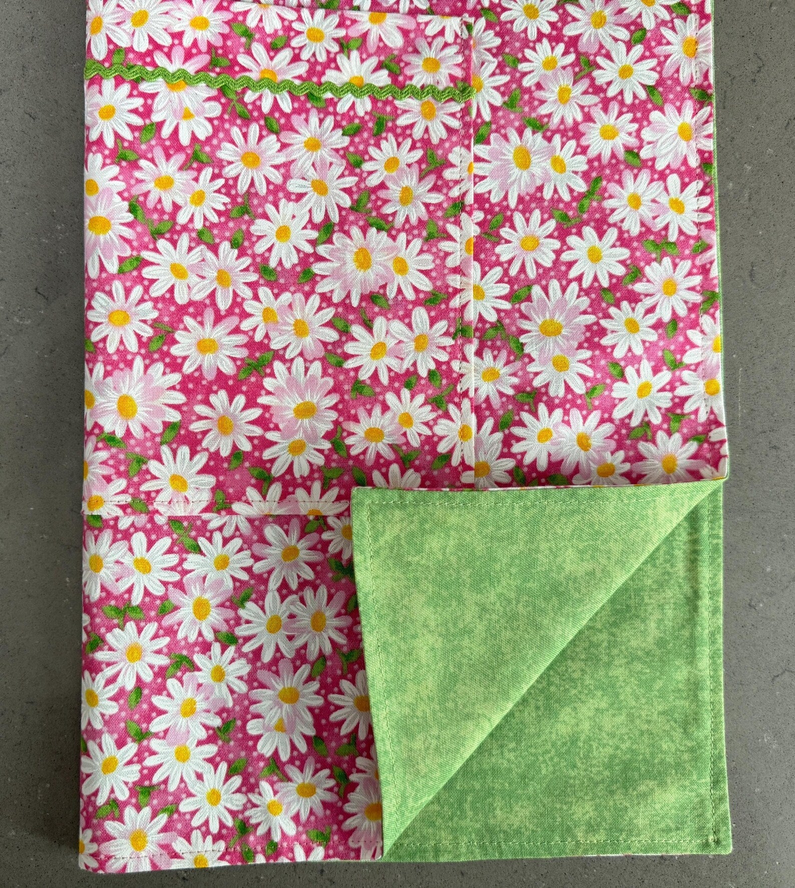 Mommy and Me Apron Set - 100% Cotton - Daisies (Pink)