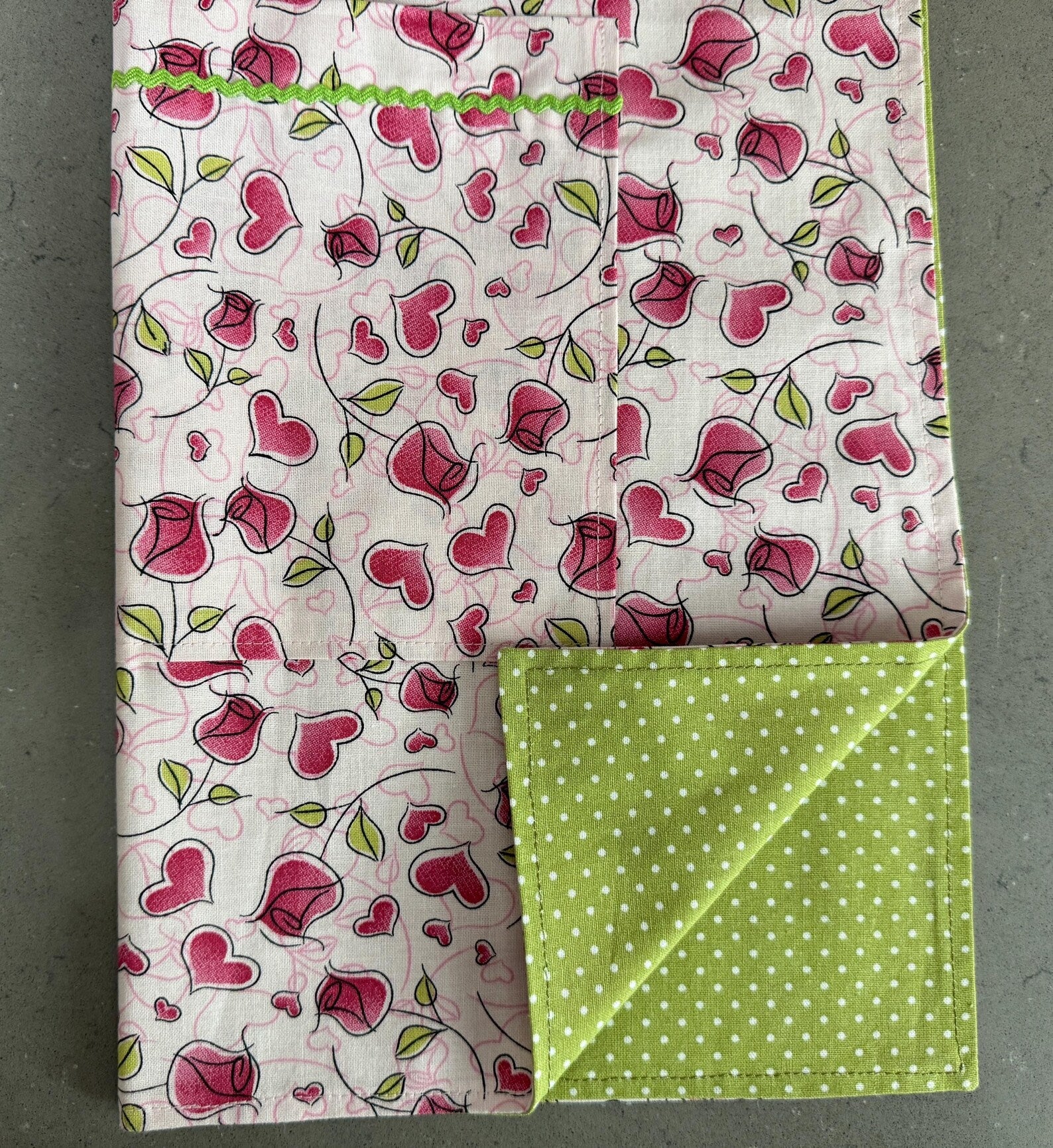 Mommy and Me Apron Set - 100% Cotton - Hearts & Roses
