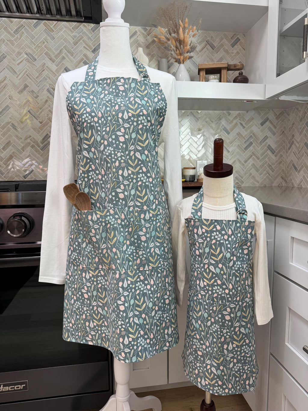 Mommy and Me Apron Set - 100% Cotton - Wild Flowers