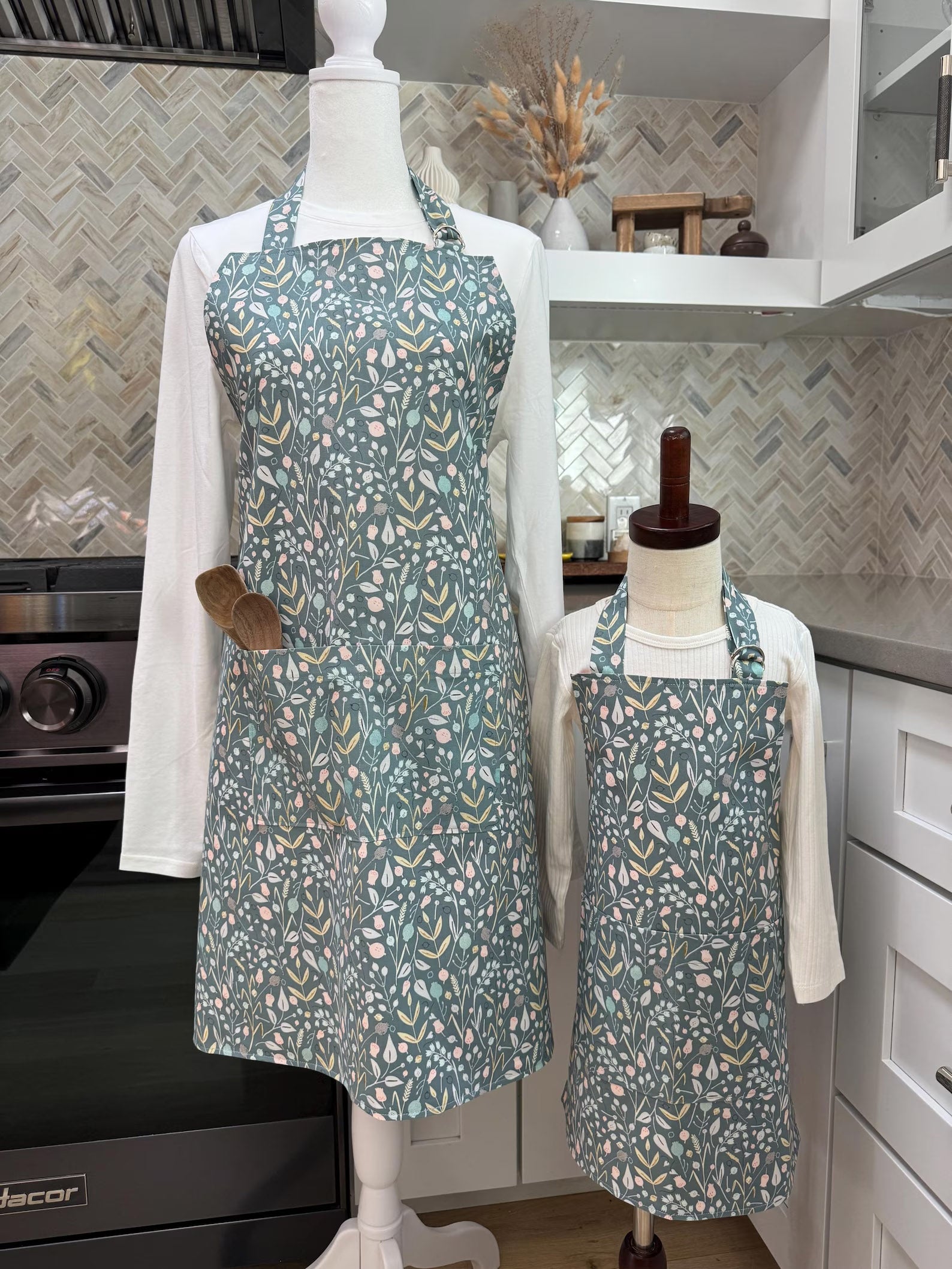 Mommy and Me Apron Set - 100% Cotton - Wild Flowers