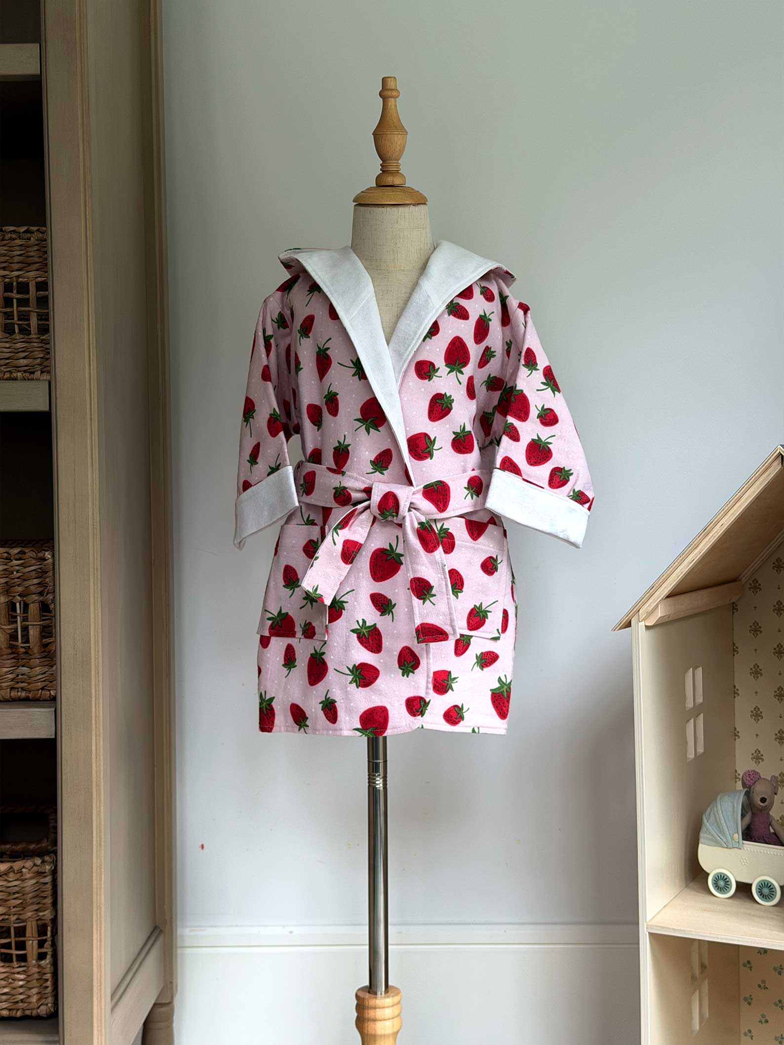 Toddler Robe - 100% Cotton Flannel - Strawberries