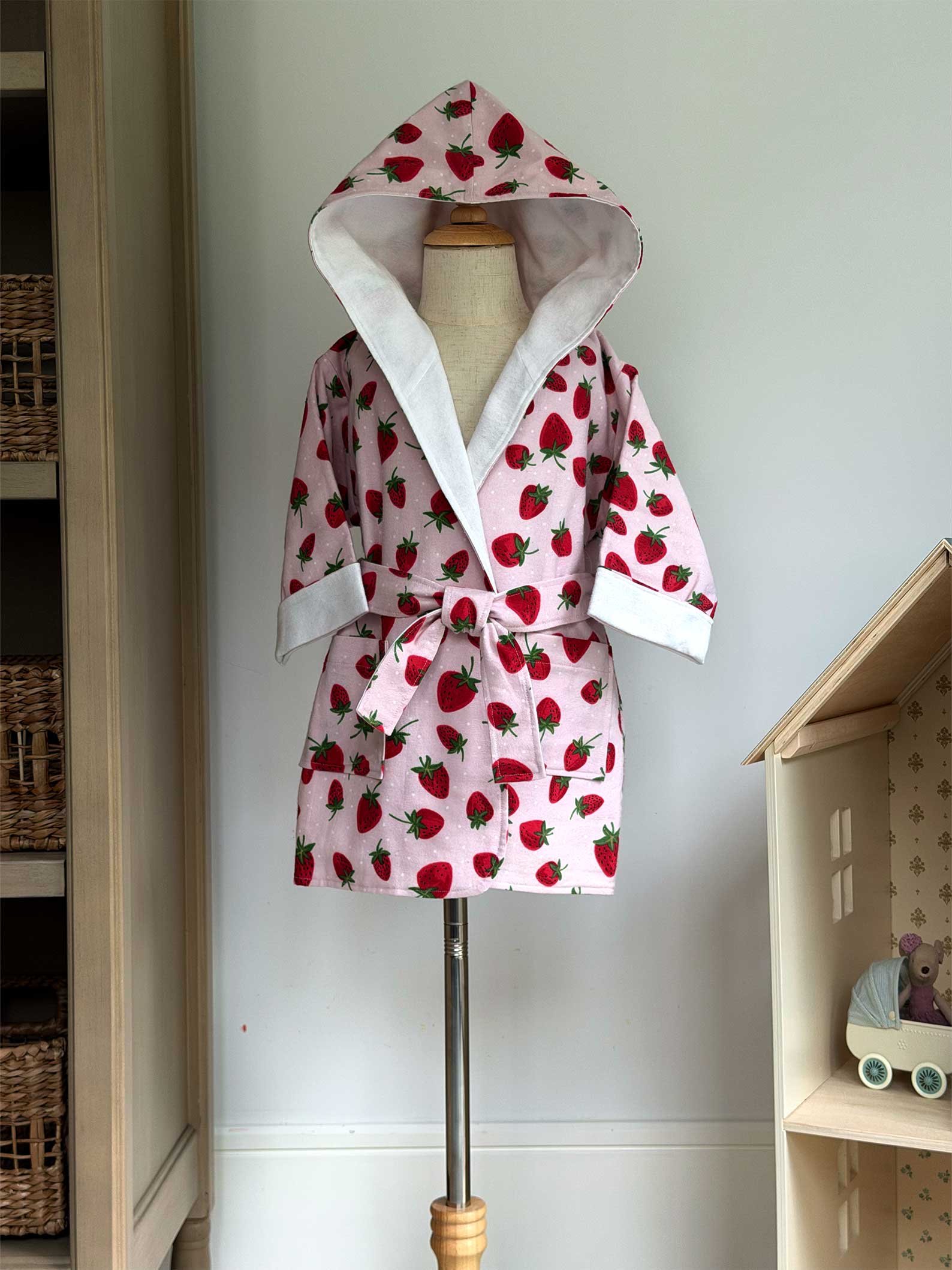 Toddler Robe - 100% Cotton Flannel - Strawberries