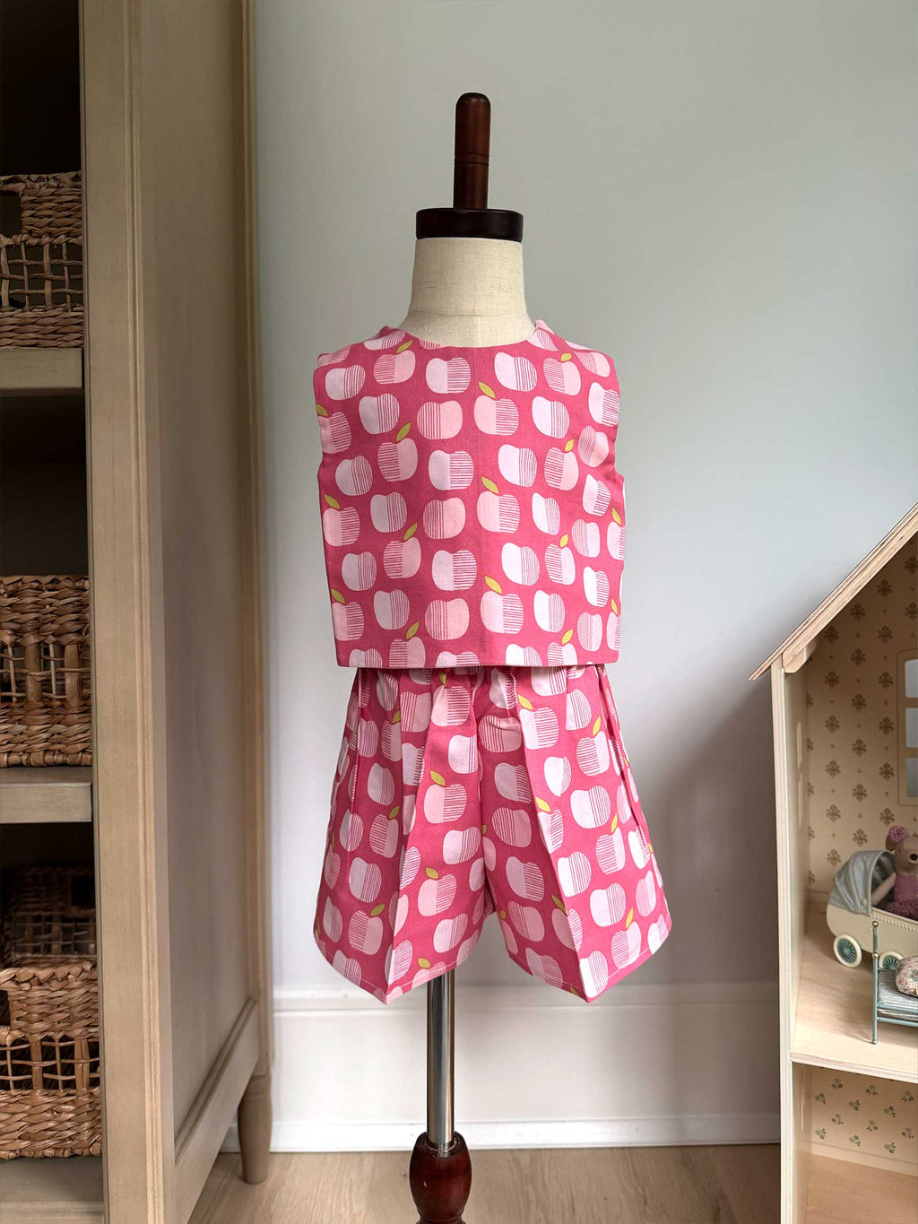 Toddler Shorts Set – 100% Cotton, Lined Top & Elastic Waist Shorts - Red Apples