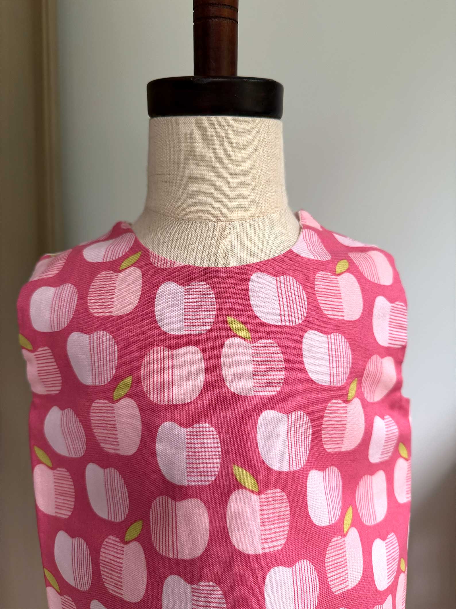 Toddler Shorts Set – 100% Cotton, Lined Top & Elastic Waist Shorts - Red Apples